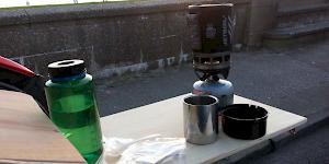 Picture showing the set up Jetboil Zip next to a 1l Nalgene bottle on a wooden table at the back of the car.